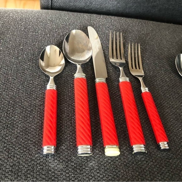 Vintage Mikasa Braid G4113 set of 5 flatware in red and silver made in J… - Picture 3 of 5